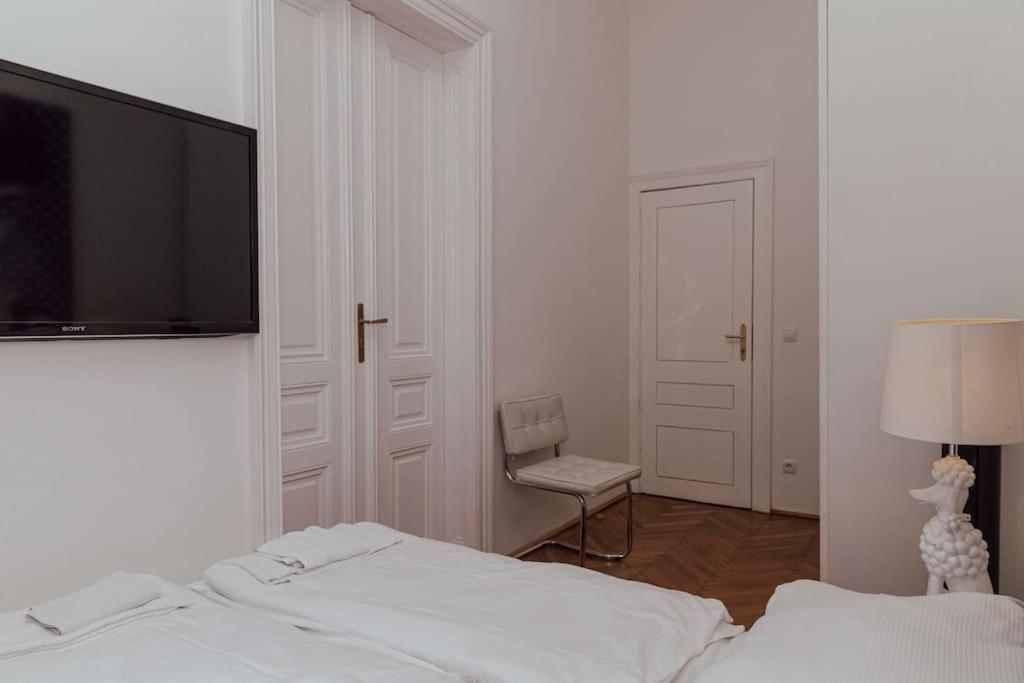 Modern Stylish Comfortable 2 Bedroom Apartment Вена Экстерьер фото